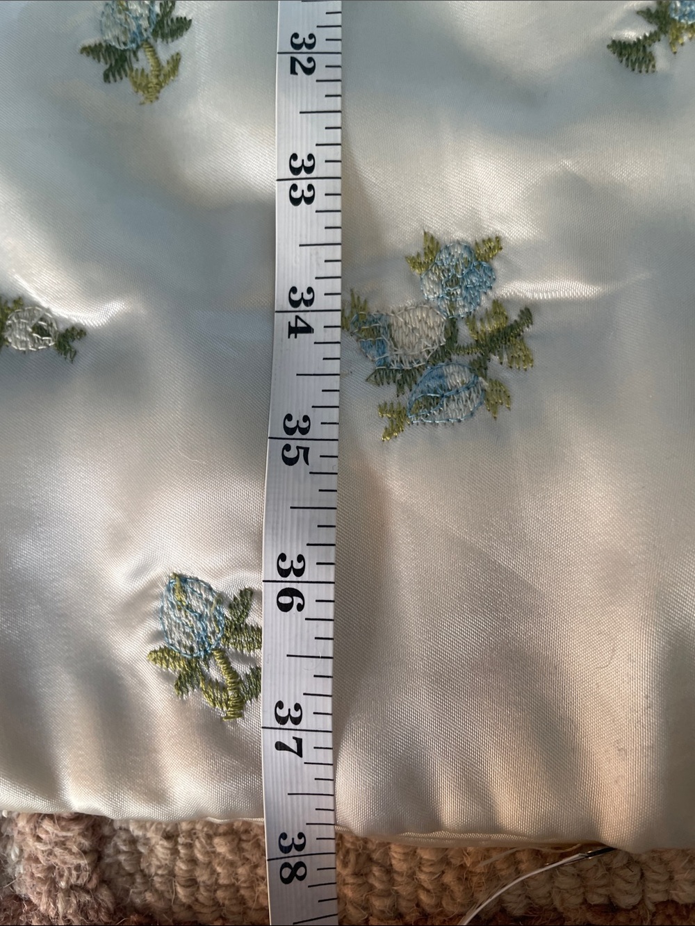 Vintage 60s Satin Embroidered Floral House Coat Robe Ivory Blue Flowers Sz Large - Picture 8 of 10